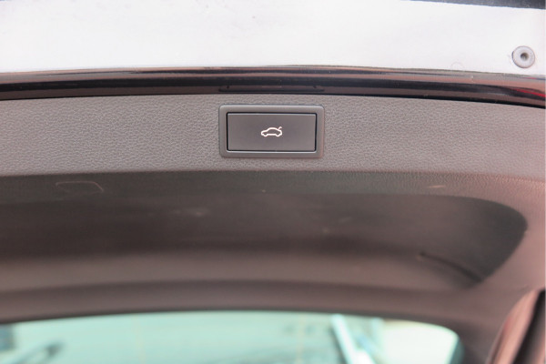 Škoda Karoq 1.5 TSI ACT 150pk Sportline Business Stoelverwarming , Led verlichting , DAB+ radio , Carplay ,Canton sound systeem, Achteruitrijcamera , Parkeersensoren ,Electr. achterklep ,etc. Škoda Karoq 1.5 TSI ACT 150pk Sportline Business Stoelverwarming , Led verlichting , DAB+ radio , Carplay ,Canton sound systeem, Achteruitrijcamera , Parkeersensoren ,Electr. achterklep ,etc.