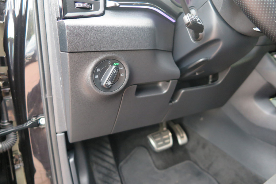 Škoda Karoq 1.5 TSI ACT 150pk Sportline Business Stoelverwarming , Led verlichting , DAB+ radio , Carplay ,Canton sound systeem, Achteruitrijcamera , Parkeersensoren ,Electr. achterklep ,etc. Škoda Karoq 1.5 TSI ACT 150pk Sportline Business Stoelverwarming , Led verlichting , DAB+ radio , Carplay ,Canton sound systeem, Achteruitrijcamera , Parkeersensoren ,Electr. achterklep ,etc.