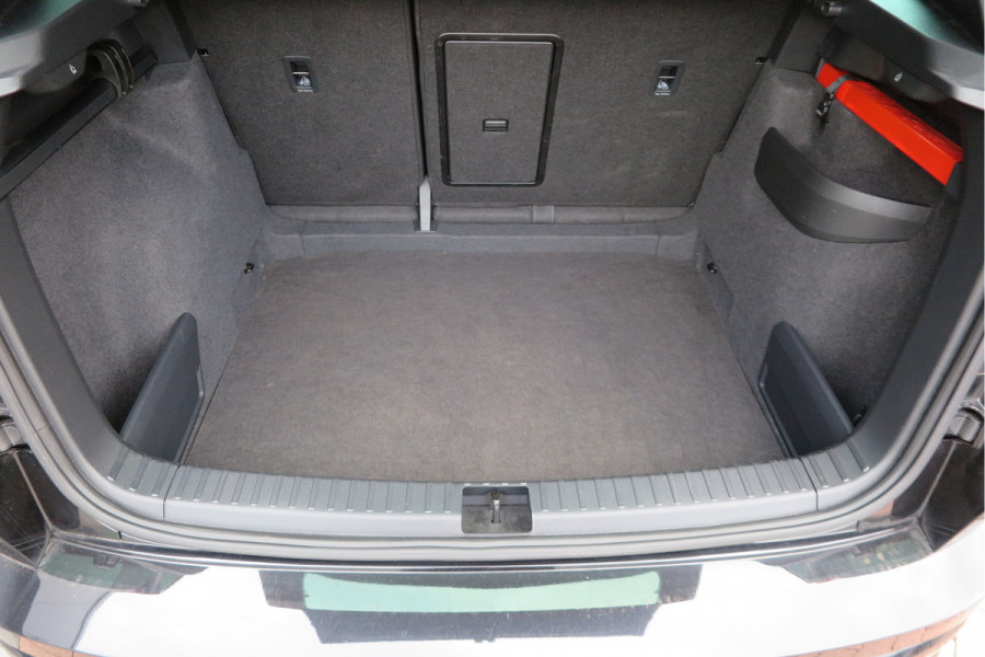 Škoda Karoq 1.5 TSI ACT 150pk Sportline Business Stoelverwarming , Led verlichting , DAB+ radio , Carplay ,Canton sound systeem, Achteruitrijcamera , Parkeersensoren ,Electr. achterklep ,etc. Škoda Karoq 1.5 TSI ACT 150pk Sportline Business Stoelverwarming , Led verlichting , DAB+ radio , Carplay ,Canton sound systeem, Achteruitrijcamera , Parkeersensoren ,Electr. achterklep ,etc.