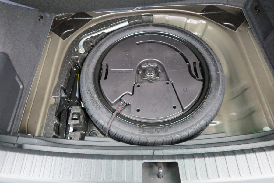 Škoda Karoq 1.5 TSI ACT 150pk Sportline Business Stoelverwarming , Led verlichting , DAB+ radio , Carplay ,Canton sound systeem, Achteruitrijcamera , Parkeersensoren ,Electr. achterklep ,etc. Škoda Karoq 1.5 TSI ACT 150pk Sportline Business Stoelverwarming , Led verlichting , DAB+ radio , Carplay ,Canton sound systeem, Achteruitrijcamera , Parkeersensoren ,Electr. achterklep ,etc.