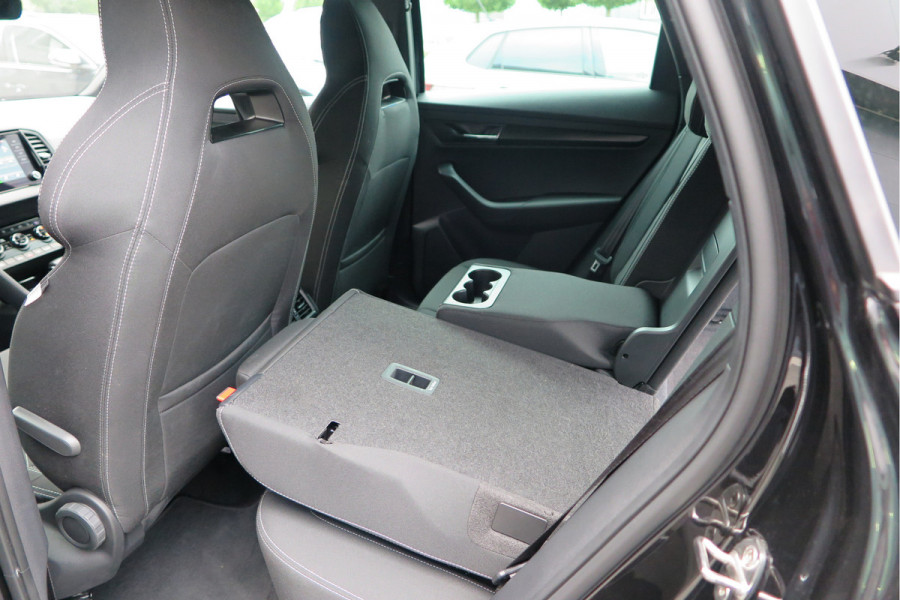 Škoda Karoq 1.5 TSI ACT 150pk Sportline Business Stoelverwarming , Led verlichting , DAB+ radio , Carplay ,Canton sound systeem, Achteruitrijcamera , Parkeersensoren ,Electr. achterklep ,etc. Škoda Karoq 1.5 TSI ACT 150pk Sportline Business Stoelverwarming , Led verlichting , DAB+ radio , Carplay ,Canton sound systeem, Achteruitrijcamera , Parkeersensoren ,Electr. achterklep ,etc.