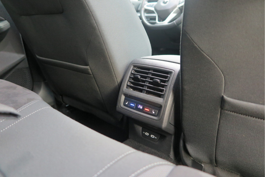 Volkswagen Golf 1.5 eTSI 150pk DSG 1st Edition ,. Pano, Virtual cockpit, LED verl. Electr. bestuurdersstoel met massage , Navigatie , DAB+ Carplay,  Stoelverw etc. Volkswagen Golf 1.5 eTSI 150pk DSG 1st Edition ,. Pano, Virtual cockpit, LED verl. Electr. bestuurdersstoel met massage , Navigatie , DAB+ Carplay,  Stoelverw etc.