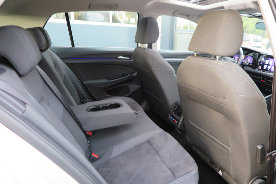 Volkswagen Golf 1.5 eTSI 150pk DSG 1st Edition ,. Pano, Virtual cockpit, LED verl. Electr. bestuurdersstoel met massage , Navigatie , DAB+ Carplay,  Stoelverw etc. Volkswagen Golf 1.5 eTSI 150pk DSG 1st Edition ,. Pano, Virtual cockpit, LED verl. Electr. bestuurdersstoel met massage , Navigatie , DAB+ Carplay,  Stoelverw etc.