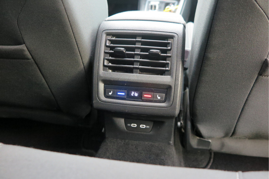 Volkswagen Golf 1.5 eTSI 150pk DSG 1st Edition ,. Pano, Virtual cockpit, LED verl. Electr. bestuurdersstoel met massage , Navigatie , DAB+ Carplay,  Stoelverw etc. Volkswagen Golf 1.5 eTSI 150pk DSG 1st Edition ,. Pano, Virtual cockpit, LED verl. Electr. bestuurdersstoel met massage , Navigatie , DAB+ Carplay,  Stoelverw etc.