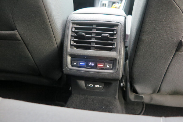 Volkswagen Golf 1.5 eTSI 150pk DSG 1st Edition ,. Pano, Virtual cockpit, LED verl. Electr. bestuurdersstoel met massage , Navigatie , DAB+ Carplay,  Stoelverw etc. Volkswagen Golf 1.5 eTSI 150pk DSG 1st Edition ,. Pano, Virtual cockpit, LED verl. Electr. bestuurdersstoel met massage , Navigatie , DAB+ Carplay,  Stoelverw etc.