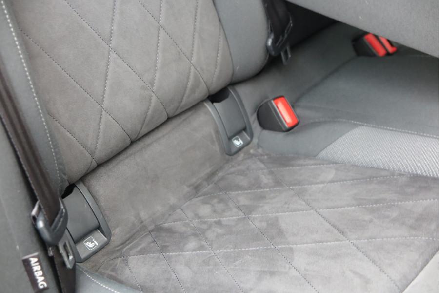 Volkswagen Golf 1.5 eTSI 150pk DSG 1st Edition ,. Pano, Virtual cockpit, LED verl. Electr. bestuurdersstoel met massage , Navigatie , DAB+ Carplay,  Stoelverw etc. Volkswagen Golf 1.5 eTSI 150pk DSG 1st Edition ,. Pano, Virtual cockpit, LED verl. Electr. bestuurdersstoel met massage , Navigatie , DAB+ Carplay,  Stoelverw etc.