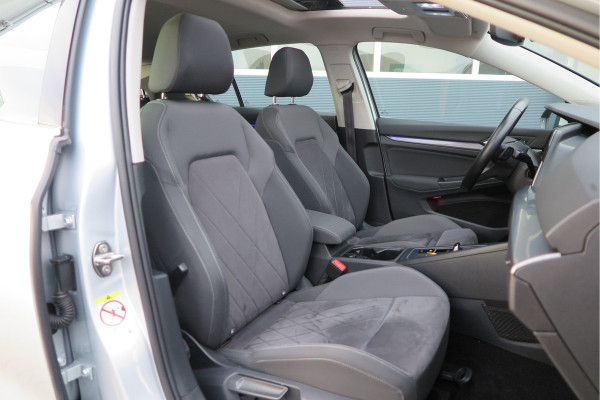 Volkswagen Golf 1.5 eTSI 150pk DSG 1st Edition ,. Pano, Virtual cockpit, LED verl. Electr. bestuurdersstoel met massage , Navigatie , DAB+ Carplay,  Stoelverw etc. Volkswagen Golf 1.5 eTSI 150pk DSG 1st Edition ,. Pano, Virtual cockpit, LED verl. Electr. bestuurdersstoel met massage , Navigatie , DAB+ Carplay,  Stoelverw etc.