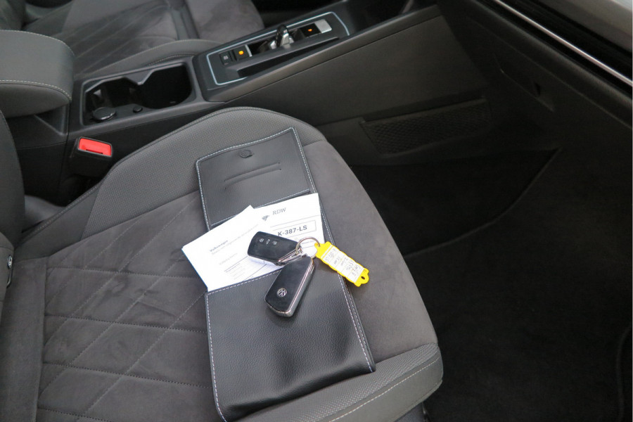 Volkswagen Golf 1.5 eTSI 150pk DSG 1st Edition ,. Pano, Virtual cockpit, LED verl. Electr. bestuurdersstoel met massage , Navigatie , DAB+ Carplay,  Stoelverw etc. Volkswagen Golf 1.5 eTSI 150pk DSG 1st Edition ,. Pano, Virtual cockpit, LED verl. Electr. bestuurdersstoel met massage , Navigatie , DAB+ Carplay,  Stoelverw etc.