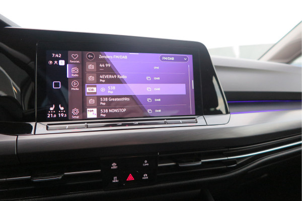 Volkswagen Golf 1.5 eTSI 150pk DSG 1st Edition ,. Pano, Virtual cockpit, LED verl. Electr. bestuurdersstoel met massage , Navigatie , DAB+ Carplay,  Stoelverw etc. Volkswagen Golf 1.5 eTSI 150pk DSG 1st Edition ,. Pano, Virtual cockpit, LED verl. Electr. bestuurdersstoel met massage , Navigatie , DAB+ Carplay,  Stoelverw etc.