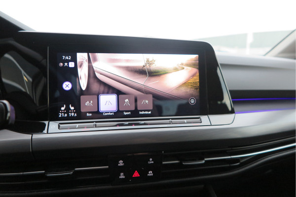 Volkswagen Golf 1.5 eTSI 150pk DSG 1st Edition ,. Pano, Virtual cockpit, LED verl. Electr. bestuurdersstoel met massage , Navigatie , DAB+ Carplay,  Stoelverw etc. Volkswagen Golf 1.5 eTSI 150pk DSG 1st Edition ,. Pano, Virtual cockpit, LED verl. Electr. bestuurdersstoel met massage , Navigatie , DAB+ Carplay,  Stoelverw etc.