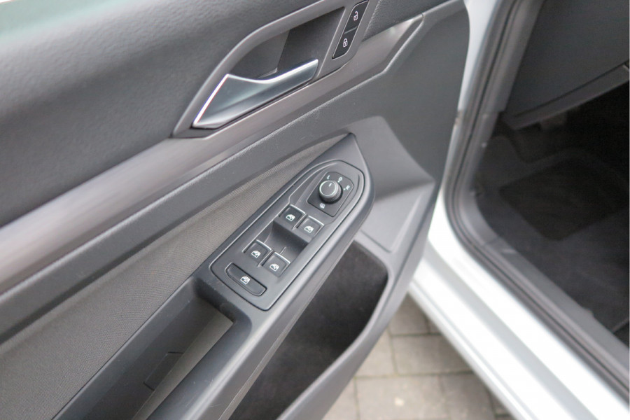 Volkswagen Golf 1.5 eTSI 150pk DSG 1st Edition ,. Pano, Virtual cockpit, LED verl. Electr. bestuurdersstoel met massage , Navigatie , DAB+ Carplay,  Stoelverw etc. Volkswagen Golf 1.5 eTSI 150pk DSG 1st Edition ,. Pano, Virtual cockpit, LED verl. Electr. bestuurdersstoel met massage , Navigatie , DAB+ Carplay,  Stoelverw etc.