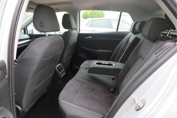 Volkswagen Golf 1.5 eTSI 150pk DSG 1st Edition ,. Pano, Virtual cockpit, LED verl. Electr. bestuurdersstoel met massage , Navigatie , DAB+ Carplay,  Stoelverw etc. Volkswagen Golf 1.5 eTSI 150pk DSG 1st Edition ,. Pano, Virtual cockpit, LED verl. Electr. bestuurdersstoel met massage , Navigatie , DAB+ Carplay,  Stoelverw etc.