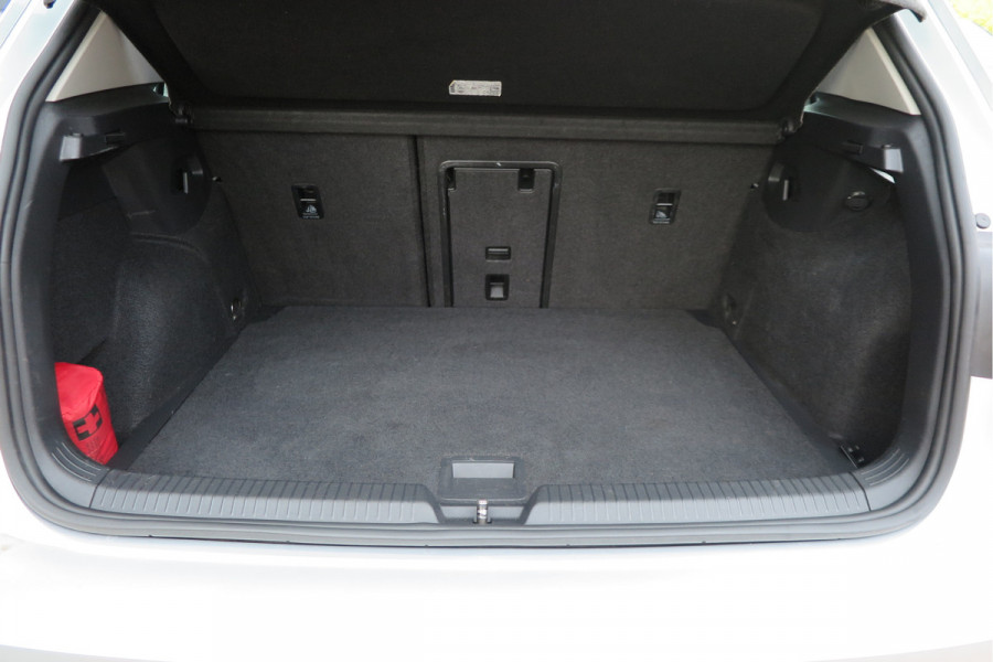 Volkswagen Golf 1.5 eTSI 150pk DSG 1st Edition ,. Pano, Virtual cockpit, LED verl. Electr. bestuurdersstoel met massage , Navigatie , DAB+ Carplay,  Stoelverw etc. Volkswagen Golf 1.5 eTSI 150pk DSG 1st Edition ,. Pano, Virtual cockpit, LED verl. Electr. bestuurdersstoel met massage , Navigatie , DAB+ Carplay,  Stoelverw etc.