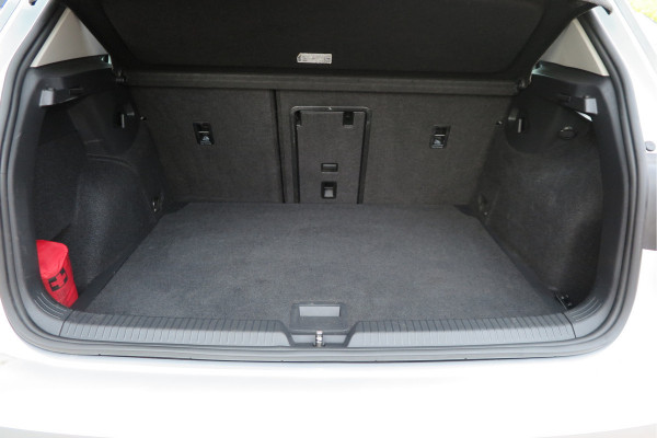 Volkswagen Golf 1.5 eTSI 150pk DSG 1st Edition ,. Pano, Virtual cockpit, LED verl. Electr. bestuurdersstoel met massage , Navigatie , DAB+ Carplay,  Stoelverw etc. Volkswagen Golf 1.5 eTSI 150pk DSG 1st Edition ,. Pano, Virtual cockpit, LED verl. Electr. bestuurdersstoel met massage , Navigatie , DAB+ Carplay,  Stoelverw etc.