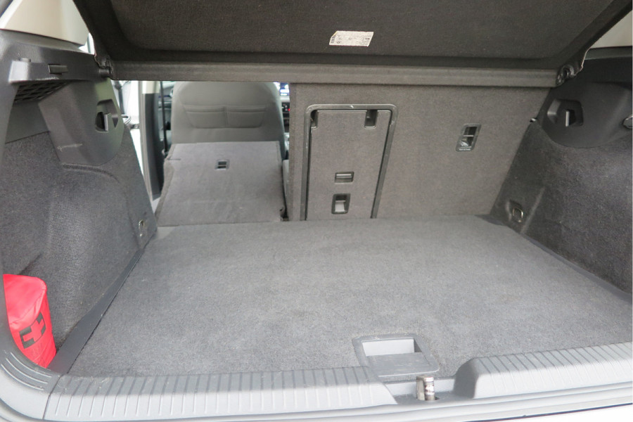 Volkswagen Golf 1.5 eTSI 150pk DSG 1st Edition ,. Pano, Virtual cockpit, LED verl. Electr. bestuurdersstoel met massage , Navigatie , DAB+ Carplay,  Stoelverw etc. Volkswagen Golf 1.5 eTSI 150pk DSG 1st Edition ,. Pano, Virtual cockpit, LED verl. Electr. bestuurdersstoel met massage , Navigatie , DAB+ Carplay,  Stoelverw etc.