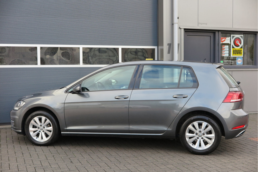 Volkswagen Golf 1.0 TSI 85kw 116pk Comfortline ,6 bak, Adaptive cruise,Carplay, LMV,Parkeersensoren, Navi , Stuurwiel multifunctioneel, etc.