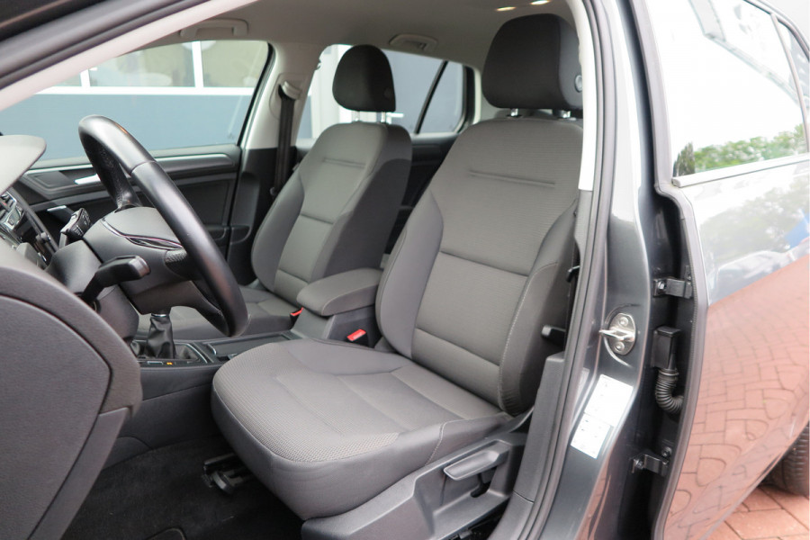 Volkswagen Golf 1.0 TSI 85kw 116pk Comfortline ,6 bak, Adaptive cruise,Carplay, LMV,Parkeersensoren, Navi , Stuurwiel multifunctioneel, etc.