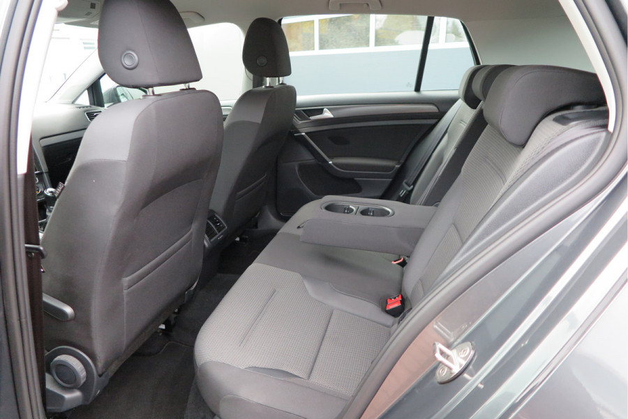 Volkswagen Golf 1.0 TSI 85kw 116pk Comfortline ,6 bak, Adaptive cruise,Carplay, LMV,Parkeersensoren, Navi , Stuurwiel multifunctioneel, etc.