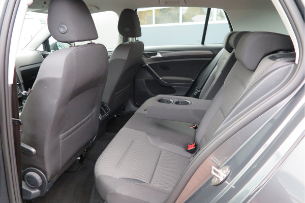 Volkswagen Golf 1.0 TSI 85kw 116pk Comfortline ,6 bak, Adaptive cruise,Carplay, LMV,Parkeersensoren, Navi , Stuurwiel multifunctioneel, etc.