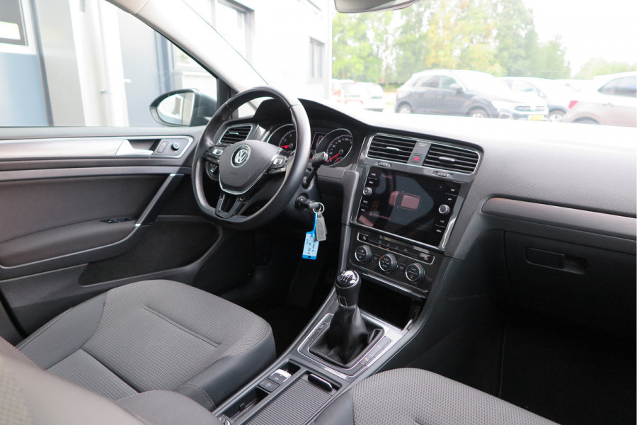 Volkswagen Golf 1.0 TSI 85kw 116pk Comfortline ,6 bak, Adaptive cruise,Carplay, LMV,Parkeersensoren, Navi , Stuurwiel multifunctioneel, etc.