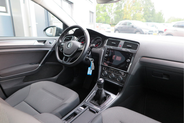 Volkswagen Golf 1.0 TSI 85kw 116pk Comfortline ,6 bak, Adaptive cruise,Carplay, LMV,Parkeersensoren, Navi , Stuurwiel multifunctioneel, etc.