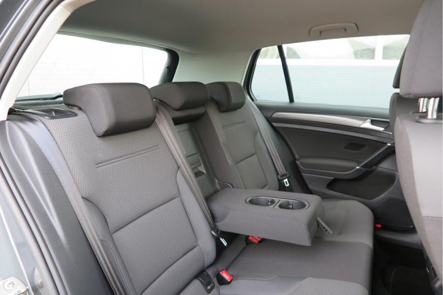 Volkswagen Golf 1.0 TSI 85kw 116pk Comfortline ,6 bak, Adaptive cruise,Carplay, LMV,Parkeersensoren, Navi , Stuurwiel multifunctioneel, etc.