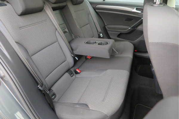 Volkswagen Golf 1.0 TSI 85kw 116pk Comfortline ,6 bak, Adaptive cruise,Carplay, LMV,Parkeersensoren, Navi , Stuurwiel multifunctioneel, etc.