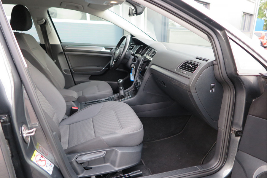 Volkswagen Golf 1.0 TSI 85kw 116pk Comfortline ,6 bak, Adaptive cruise,Carplay, LMV,Parkeersensoren, Navi , Stuurwiel multifunctioneel, etc.