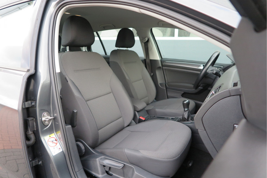 Volkswagen Golf 1.0 TSI 85kw 116pk Comfortline ,6 bak, Adaptive cruise,Carplay, LMV,Parkeersensoren, Navi , Stuurwiel multifunctioneel, etc.