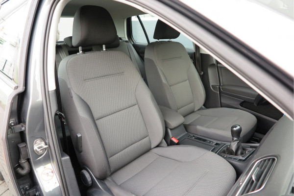 Volkswagen Golf 1.0 TSI 85kw 116pk Comfortline ,6 bak, Adaptive cruise,Carplay, LMV,Parkeersensoren, Navi , Stuurwiel multifunctioneel, etc.