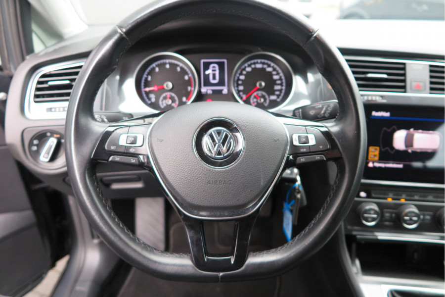 Volkswagen Golf 1.0 TSI 85kw 116pk Comfortline ,6 bak, Adaptive cruise,Carplay, LMV,Parkeersensoren, Navi , Stuurwiel multifunctioneel, etc.