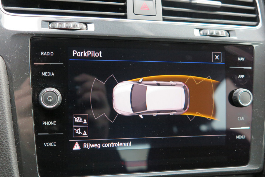 Volkswagen Golf 1.0 TSI 85kw 116pk Comfortline ,6 bak, Adaptive cruise,Carplay, LMV,Parkeersensoren, Navi , Stuurwiel multifunctioneel, etc.