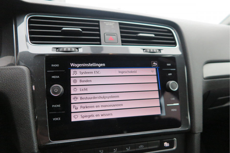 Volkswagen Golf 1.0 TSI 85kw 116pk Comfortline ,6 bak, Adaptive cruise,Carplay, LMV,Parkeersensoren, Navi , Stuurwiel multifunctioneel, etc.