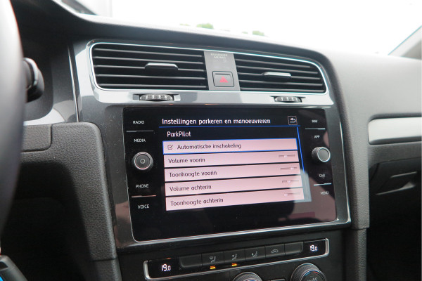 Volkswagen Golf 1.0 TSI 85kw 116pk Comfortline ,6 bak, Adaptive cruise,Carplay, LMV,Parkeersensoren, Navi , Stuurwiel multifunctioneel, etc.