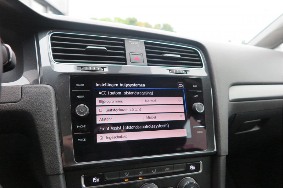 Volkswagen Golf 1.0 TSI 85kw 116pk Comfortline ,6 bak, Adaptive cruise,Carplay, LMV,Parkeersensoren, Navi , Stuurwiel multifunctioneel, etc.