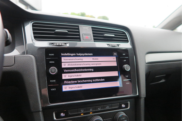 Volkswagen Golf 1.0 TSI 85kw 116pk Comfortline ,6 bak, Adaptive cruise,Carplay, LMV,Parkeersensoren, Navi , Stuurwiel multifunctioneel, etc.