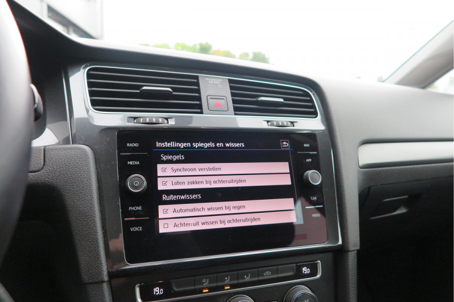 Volkswagen Golf 1.0 TSI 85kw 116pk Comfortline ,6 bak, Adaptive cruise,Carplay, LMV,Parkeersensoren, Navi , Stuurwiel multifunctioneel, etc.