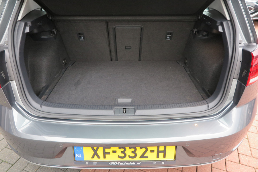 Volkswagen Golf 1.0 TSI 85kw 116pk Comfortline ,6 bak, Adaptive cruise,Carplay, LMV,Parkeersensoren, Navi , Stuurwiel multifunctioneel, etc.
