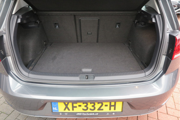 Volkswagen Golf 1.0 TSI 85kw 116pk Comfortline ,6 bak, Adaptive cruise,Carplay, LMV,Parkeersensoren, Navi , Stuurwiel multifunctioneel, etc.