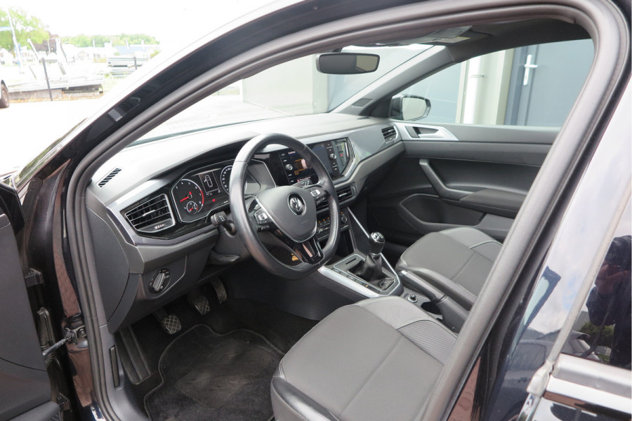 Volkswagen Polo 1.0 TSI 85kw 116pk Highline R-Line , Panoramadak, Led , PDC, Cruise, Carplay , Achteruitrijcamera , Sportstoelen , Actieve demping .DAB+, etc . Volkswagen Polo 1.0 TSI 85kw 116pk Highline R-Line , Panoramadak, Led , PDC, Cruise, Carplay , Achteruitrijcamera , Sportstoelen , Actieve demping .DAB+, etc .