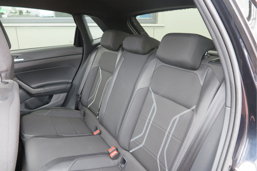 Volkswagen Polo 1.0 TSI 85kw 116pk Highline R-Line , Panoramadak, Led , PDC, Cruise, Carplay , Achteruitrijcamera , Sportstoelen , Actieve demping .DAB+, etc . Volkswagen Polo 1.0 TSI 85kw 116pk Highline R-Line , Panoramadak, Led , PDC, Cruise, Carplay , Achteruitrijcamera , Sportstoelen , Actieve demping .DAB+, etc .