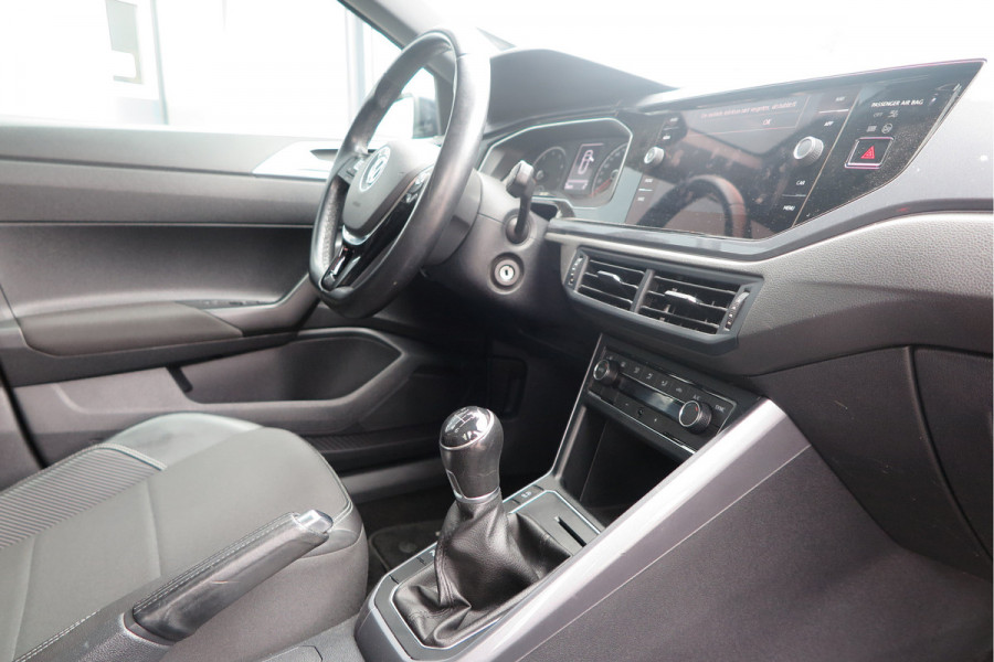 Volkswagen Polo 1.0 TSI 85kw 116pk Highline R-Line , Panoramadak, Led , PDC, Cruise, Carplay , Achteruitrijcamera , Sportstoelen , Actieve demping .DAB+, etc . Volkswagen Polo 1.0 TSI 85kw 116pk Highline R-Line , Panoramadak, Led , PDC, Cruise, Carplay , Achteruitrijcamera , Sportstoelen , Actieve demping .DAB+, etc .