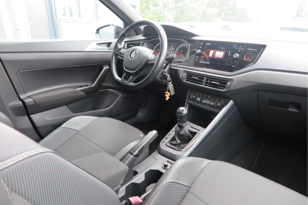 Volkswagen Polo 1.0 TSI 85kw 116pk Highline R-Line , Panoramadak, Led , PDC, Cruise, Carplay , Achteruitrijcamera , Sportstoelen , Actieve demping .DAB+, etc . Volkswagen Polo 1.0 TSI 85kw 116pk Highline R-Line , Panoramadak, Led , PDC, Cruise, Carplay , Achteruitrijcamera , Sportstoelen , Actieve demping .DAB+, etc .