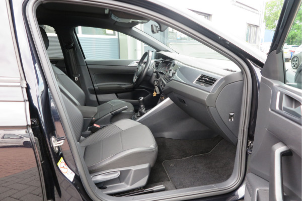 Volkswagen Polo 1.0 TSI 85kw 116pk Highline R-Line , Panoramadak, Led , PDC, Cruise, Carplay , Achteruitrijcamera , Sportstoelen , Actieve demping .DAB+, etc . Volkswagen Polo 1.0 TSI 85kw 116pk Highline R-Line , Panoramadak, Led , PDC, Cruise, Carplay , Achteruitrijcamera , Sportstoelen , Actieve demping .DAB+, etc .