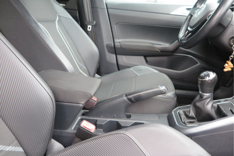 Volkswagen Polo 1.0 TSI 85kw 116pk Highline R-Line , Panoramadak, Led , PDC, Cruise, Carplay , Achteruitrijcamera , Sportstoelen , Actieve demping .DAB+, etc . Volkswagen Polo 1.0 TSI 85kw 116pk Highline R-Line , Panoramadak, Led , PDC, Cruise, Carplay , Achteruitrijcamera , Sportstoelen , Actieve demping .DAB+, etc .