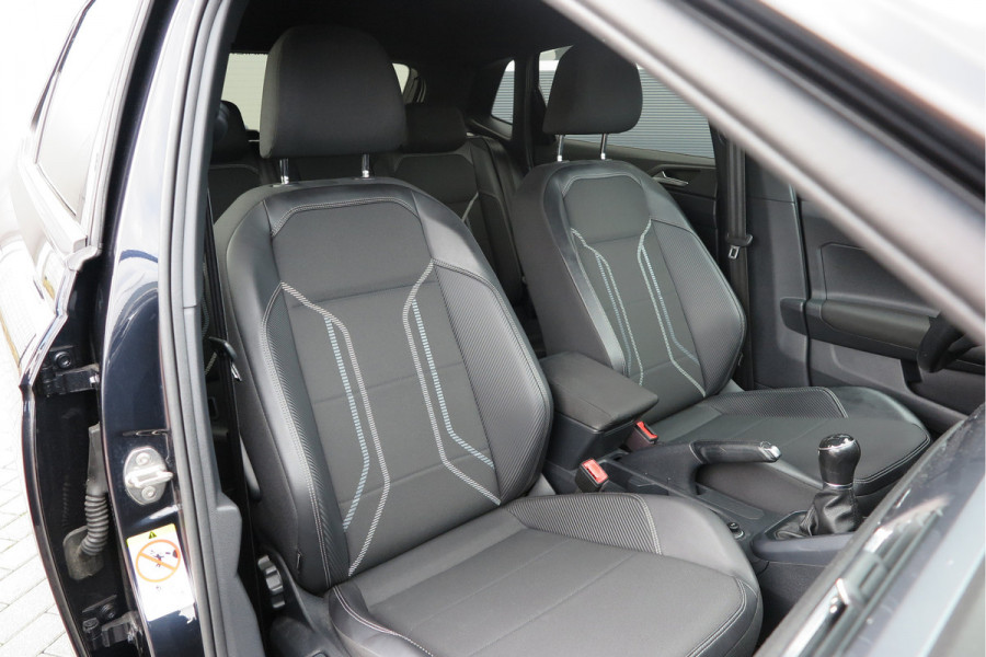 Volkswagen Polo 1.0 TSI 85kw 116pk Highline R-Line , Panoramadak, Led , PDC, Cruise, Carplay , Achteruitrijcamera , Sportstoelen , Actieve demping .DAB+, etc . Volkswagen Polo 1.0 TSI 85kw 116pk Highline R-Line , Panoramadak, Led , PDC, Cruise, Carplay , Achteruitrijcamera , Sportstoelen , Actieve demping .DAB+, etc .