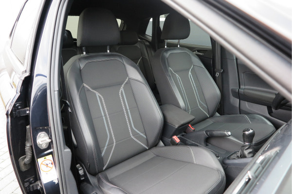 Volkswagen Polo 1.0 TSI 85kw 116pk Highline R-Line , Panoramadak, Led , PDC, Cruise, Carplay , Achteruitrijcamera , Sportstoelen , Actieve demping .DAB+, etc . Volkswagen Polo 1.0 TSI 85kw 116pk Highline R-Line , Panoramadak, Led , PDC, Cruise, Carplay , Achteruitrijcamera , Sportstoelen , Actieve demping .DAB+, etc .