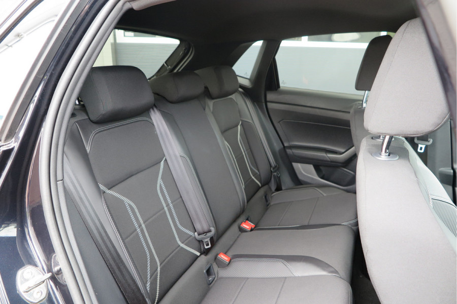 Volkswagen Polo 1.0 TSI 85kw 116pk Highline R-Line , Panoramadak, Led , PDC, Cruise, Carplay , Achteruitrijcamera , Sportstoelen , Actieve demping .DAB+, etc . Volkswagen Polo 1.0 TSI 85kw 116pk Highline R-Line , Panoramadak, Led , PDC, Cruise, Carplay , Achteruitrijcamera , Sportstoelen , Actieve demping .DAB+, etc .