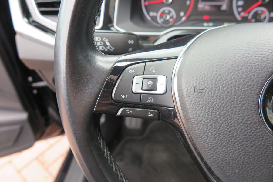 Volkswagen Polo 1.0 TSI 85kw 116pk Highline R-Line , Panoramadak, Led , PDC, Cruise, Carplay , Achteruitrijcamera , Sportstoelen , Actieve demping .DAB+, etc . Volkswagen Polo 1.0 TSI 85kw 116pk Highline R-Line , Panoramadak, Led , PDC, Cruise, Carplay , Achteruitrijcamera , Sportstoelen , Actieve demping .DAB+, etc .