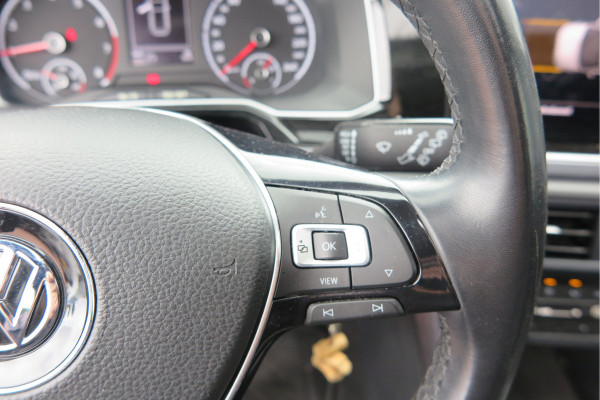 Volkswagen Polo 1.0 TSI 85kw 116pk Highline R-Line , Panoramadak, Led , PDC, Cruise, Carplay , Achteruitrijcamera , Sportstoelen , Actieve demping .DAB+, etc . Volkswagen Polo 1.0 TSI 85kw 116pk Highline R-Line , Panoramadak, Led , PDC, Cruise, Carplay , Achteruitrijcamera , Sportstoelen , Actieve demping .DAB+, etc .